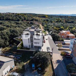 ZADAR, PETRČANE - Moderan stan s vrtom u izgradnji Z2 S1