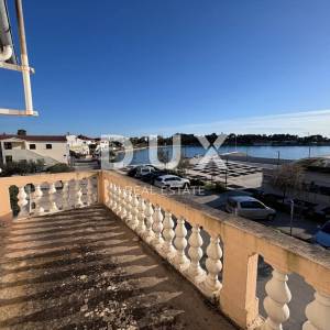 ZADAR, PETRČANE - Prekrasna dvojna kuća 1. red do mora