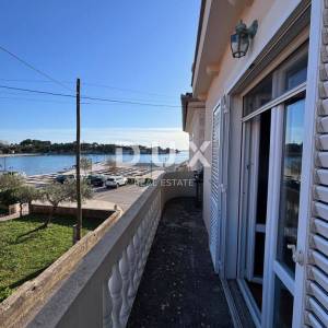 ZADAR, PETRČANE - Prekrasna dvojna kuća 1. red do mora