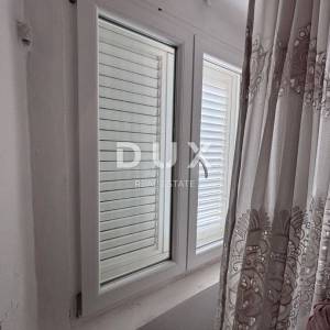 ZADAR, PETRČANE - Prekrasna dvojna kuća 1. red do mora