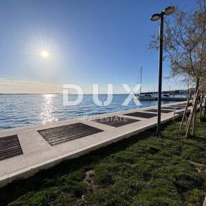 ZADAR, PETRČANE - Prekrasna dvojna kuća 1. red do mora