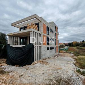 ZADAR, PETRČANE - Punta Radman! Luksuzni stan s privatnim vrtom 240 metara od mora! S1