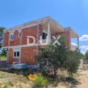 ZADAR, POLIČNIK - Prekrasna dvojna vila s bazenom u mirnom okruženju! A1