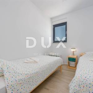 ZADAR, POLJICA BRIG - LUKSUZNA VILA S BAZENOM 