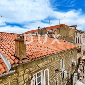ZADAR, POLUOTOK - Stan s umjetničkim potpisom u centru