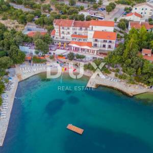 ZADAR, POSEDARJE - Hotel prvi red do mora! - Ekskluzivna lokacija!