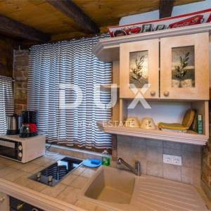 ZADAR, POSEDARJE - Prekrasna višekatnica i kamena depadansa s bazenom