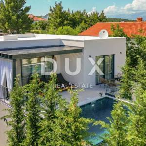 ZADAR, PRIDRAGA - Novoizgrađena vila s bazenom drugi red do mora s prekrasnim pogledom!