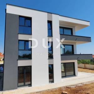 ZADAR, PRIVLAKA - Elegantan stan na drugom katu samo 190 metara od mora! Novogradnja! S8