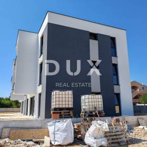 ZADAR, PRIVLAKA - Elegantan stan na drugom katu samo 190 metara od mora! Novogradnja! S8