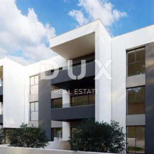 ZADAR, PRIVLAKA - Elegantan stan s vrtom samo 190 metara od mora! Novogradnja! S3