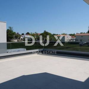 ZADAR, PRIVLAKA - Elegantni penthouse s pogledom na more u Sabunikama!