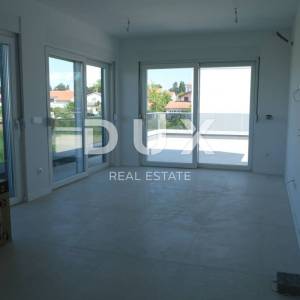 ZADAR, PRIVLAKA - Elegantni penthouse s pogledom na more u Sabunikama!