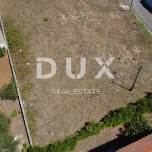 ZADAR, PRIVLAKA – Građevinsko zemljište 613m², 350m od mora!
