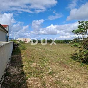ZADAR, PRIVLAKA - Građevinsko zemljište idealno za investitore i graditelje!