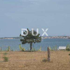 ZADAR, PRIVLAKA - građevno zemljište u blizini mora