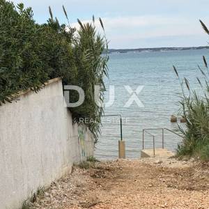 ZADAR, PRIVLAKA - građevno zemljište u blizini mora