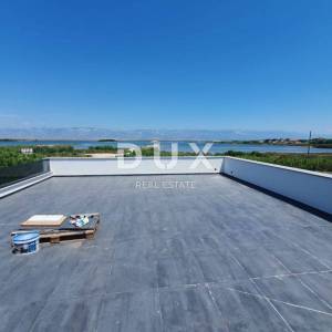 ZADAR, PRIVLAKA - Luksuzna stambena zgrada s četiri stana i krovnom terasom s pogledom na more u Privlaci!
