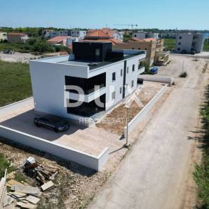ZADAR, PRIVLAKA - Luksuzna stambena zgrada s četiri stana i krovnom terasom s pogledom na more u Privlaci!