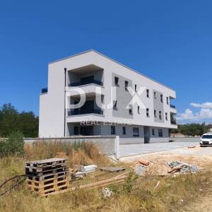 ZADAR, PRIVLAKA - Luksuzni penthouse s bazenom na krovnoj terasi! S6