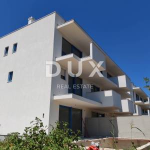 ZADAR, PRIVLAKA - Luksuzni stan s krovnom terasom, jacuzzijem i pogledom na more – samo 70 m od plaže! S5