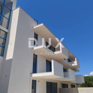 ZADAR, PRIVLAKA - Luksuzni stan s krovnom terasom, jacuzzijem i pogledom na more – samo 70 m od plaže! S5