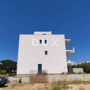 ZADAR, PRIVLAKA - Luksuzni stan s krovnom terasom, jacuzzijem i pogledom na more – samo 70 m od plaže! S5
