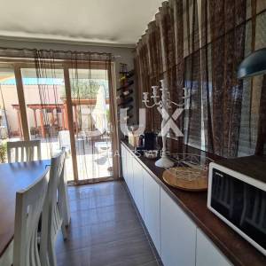 ZADAR, PRIVLAKA - Moderno uređena kuća 40 m od mora