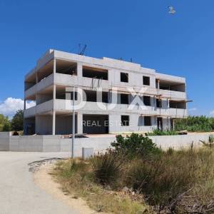 ZADAR, PRIVLAKA - Novogradnja 50 metara od mora s vrtom i pogledom na more! S1