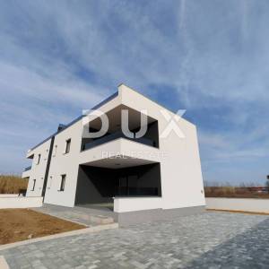 ZADAR, PRIVLAKA - Novogradnja! Vrhunski penthouse samo 140 metara od plaže s neodoljivim pogledom na more! S4