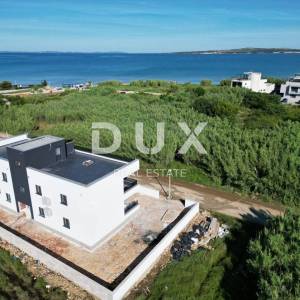 ZADAR, PRIVLAKA - Novogradnja! Vrhunski penthouse samo 140 metara od plaže s neodoljivim pogledom na more! S4