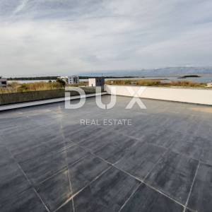 ZADAR, PRIVLAKA - Novogradnja! Vrhunski penthouse samo 140 metara od plaže s neodoljivim pogledom na more! S3