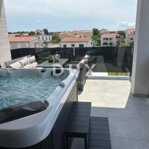ZADAR, PRIVLAKA - Penthouse na 130m od mora