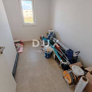 ZADAR, PRIVLAKA - Prilika! Stan u novogradnji 60 metara od plaže s pogledom na more! S1