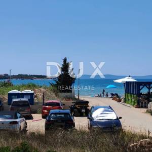 ZADAR, PRIVLAKA - Stan sa bazenom 50 metara od pješčane plaže! S2