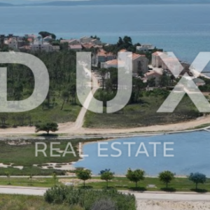  ZADAR, PRIVLAKA Stan u prizemlju 100 metara od mora!
