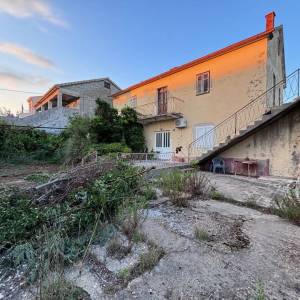 ZADAR, PRIVLAKA - Starina za adaptaciju s prostranom okućnicom