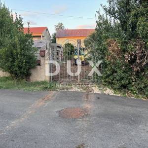 ZADAR, PRIVLAKA - Starina za adaptaciju s prostranom okućnicom