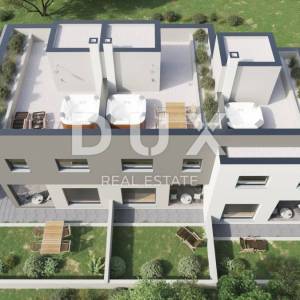 ZADAR, PRIVLAKA - Troetažni stan u blizini mora,S6