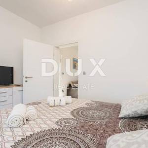 ZADAR, PRIVLAKA - Vila s bazenom 200 metara od mora