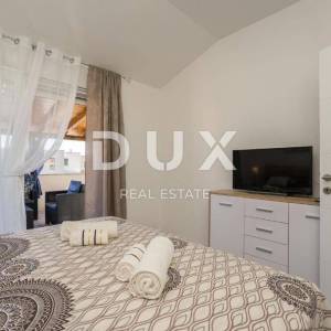 ZADAR, PRIVLAKA - Vila s bazenom 200 metara od mora