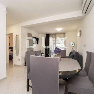 ZADAR, PRIVLAKA - Vila s bazenom 200 metara od mora