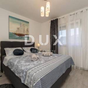 ZADAR, PRIVLAKA - Vila s bazenom 200 metara od mora