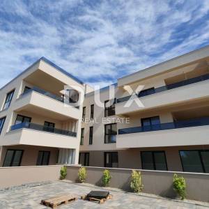 ZADAR, PRIVLAKA - Vrhunska novogradnja 70 metara od mora s privatnim putem do plaže! S6