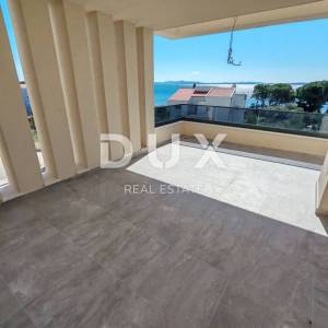 ZADAR, PRIVLAKA - Vrhunski penthouse 70 metara od mora s privatnim putem do plaže! S9