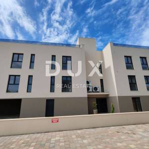 ZADAR, PRIVLAKA - Vrhunski penthouse 70 metara od mora s privatnim putem do plaže! S9