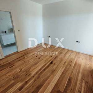 ZADAR, PRIVLAKA - Vrhunski penthouse 70 metara od mora s privatnim putem do plaže! S9