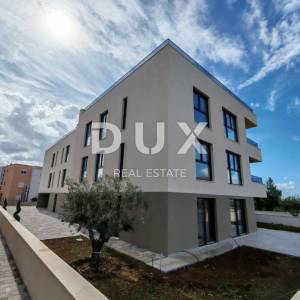 ZADAR, PRIVLAKA - Vrhunski penthouse 70 metara od mora s privatnim putem do plaže! S9