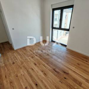 ZADAR, PRIVLAKA - Vrhunski penthouse 70 metara od mora s privatnim putem do plaže! S9