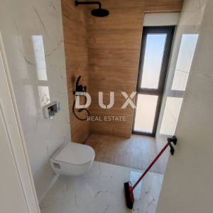 ZADAR, PRIVLAKA - Vrhunski penthouse 70 metara od mora s privatnim putem do plaže! S9